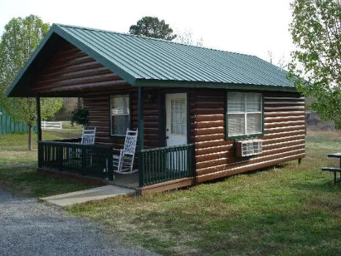 A picture of the outside of a cabin at Big Cedar.